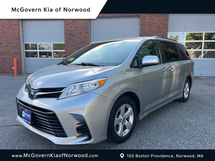 2020 Toyota Sienna LE Van