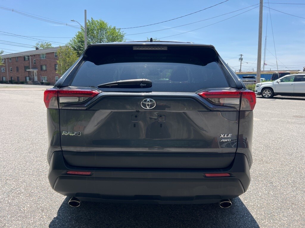 2022 Toyota RAV4 XLE photo 4