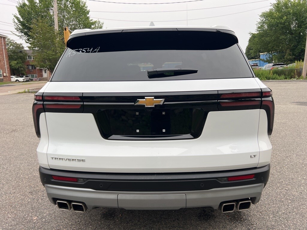 2024 Chevrolet Traverse photo 3