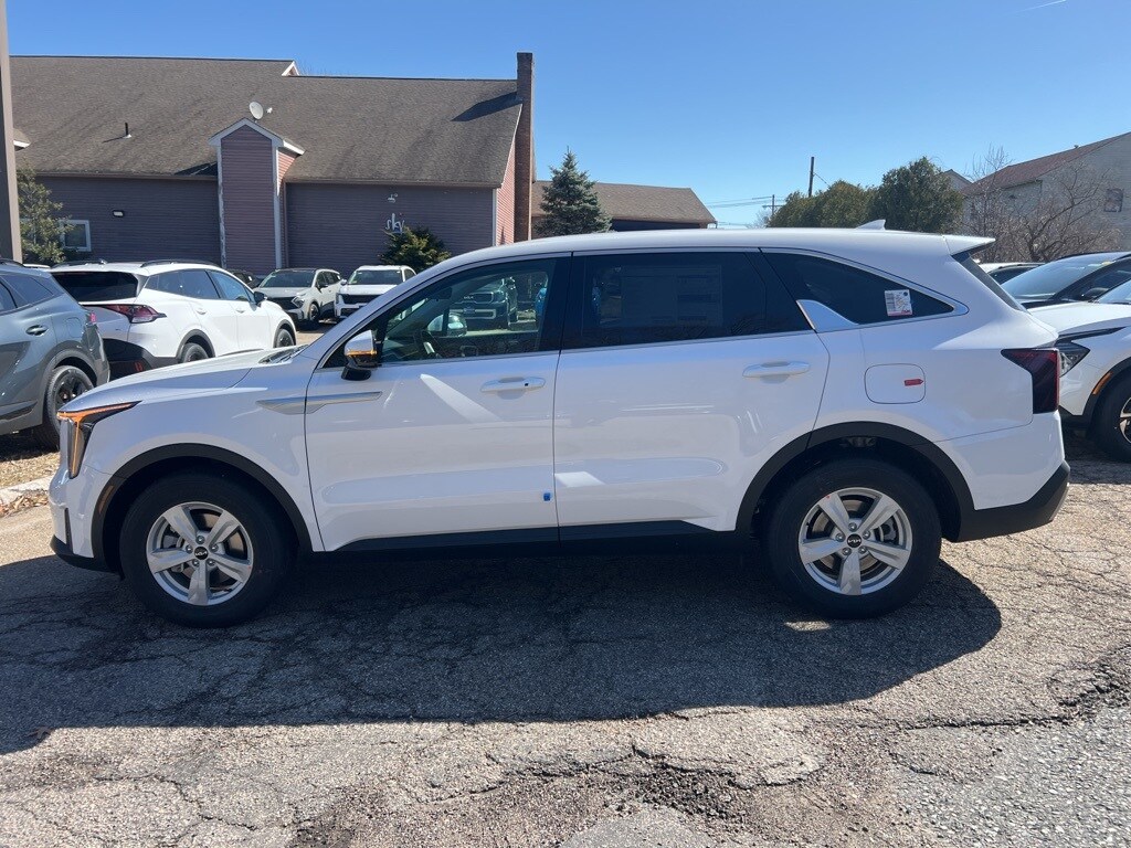 2025 Kia Sorento LX photo 2