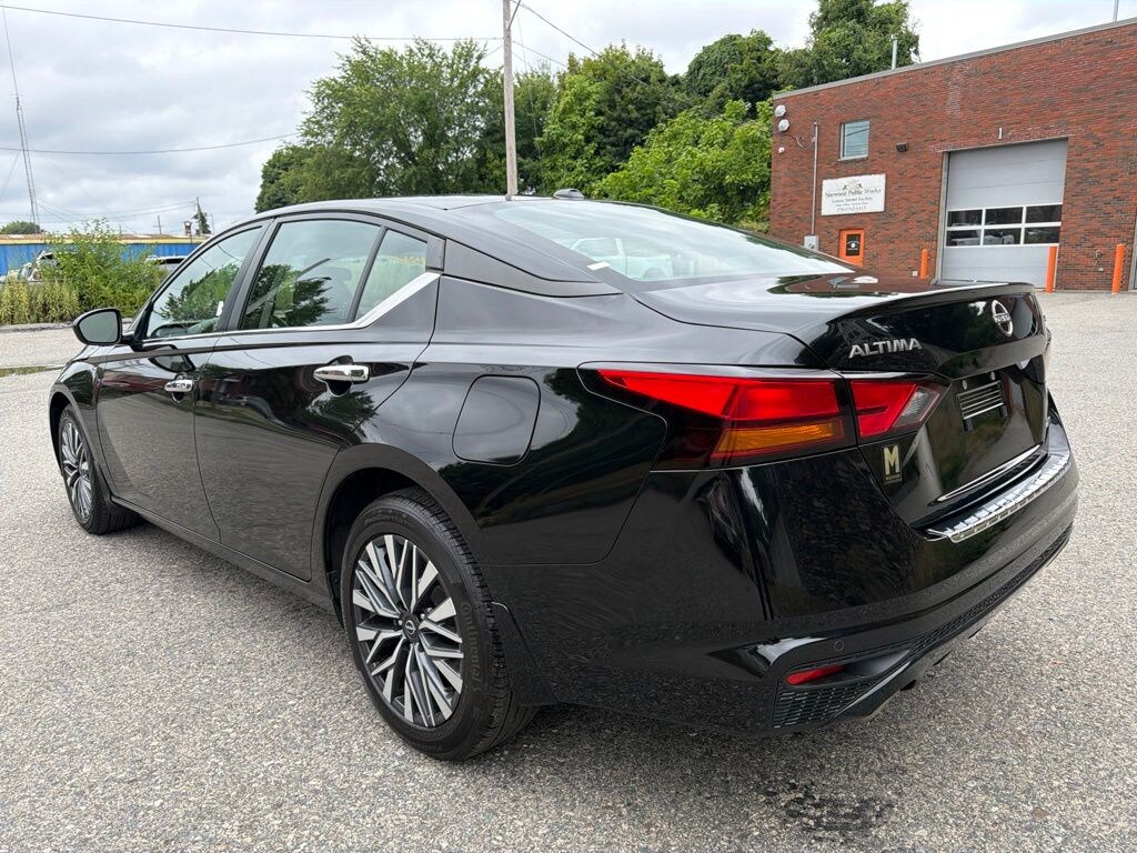 Used 2023 Nissan Altima 2.5 SV Sedan