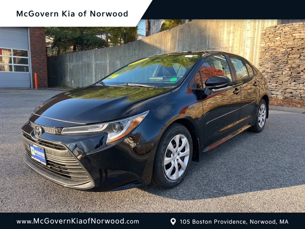 2024 Toyota Corolla LE's photo