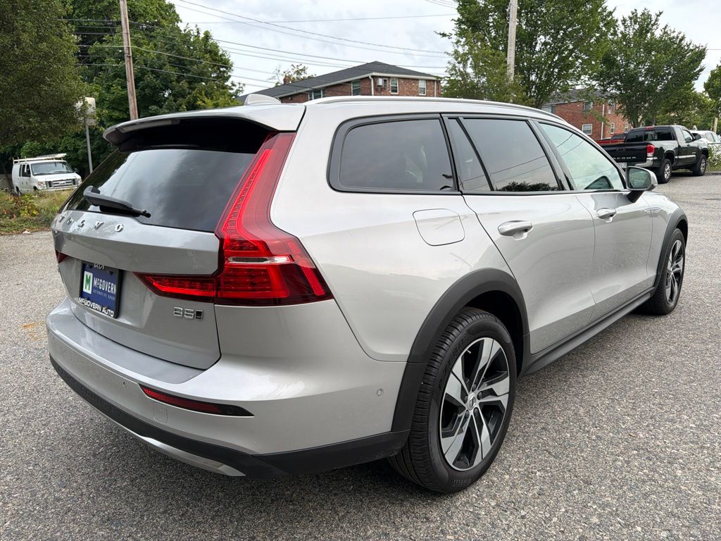 2025 Volvo V60 Cross Country Plus - Photo 7