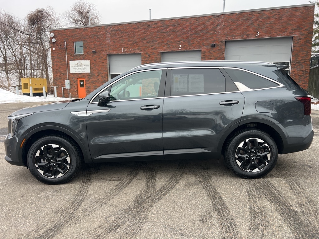 Used 2024 Kia Sorento S SUV