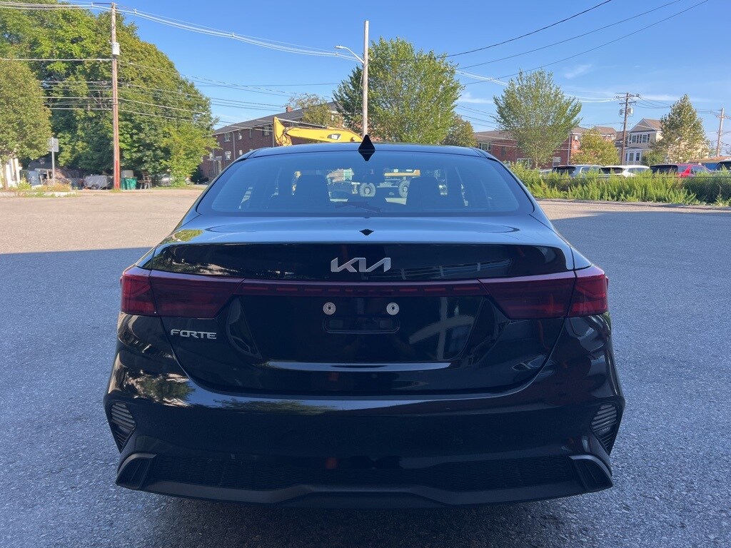 2022 Kia Forte LXS photo 3