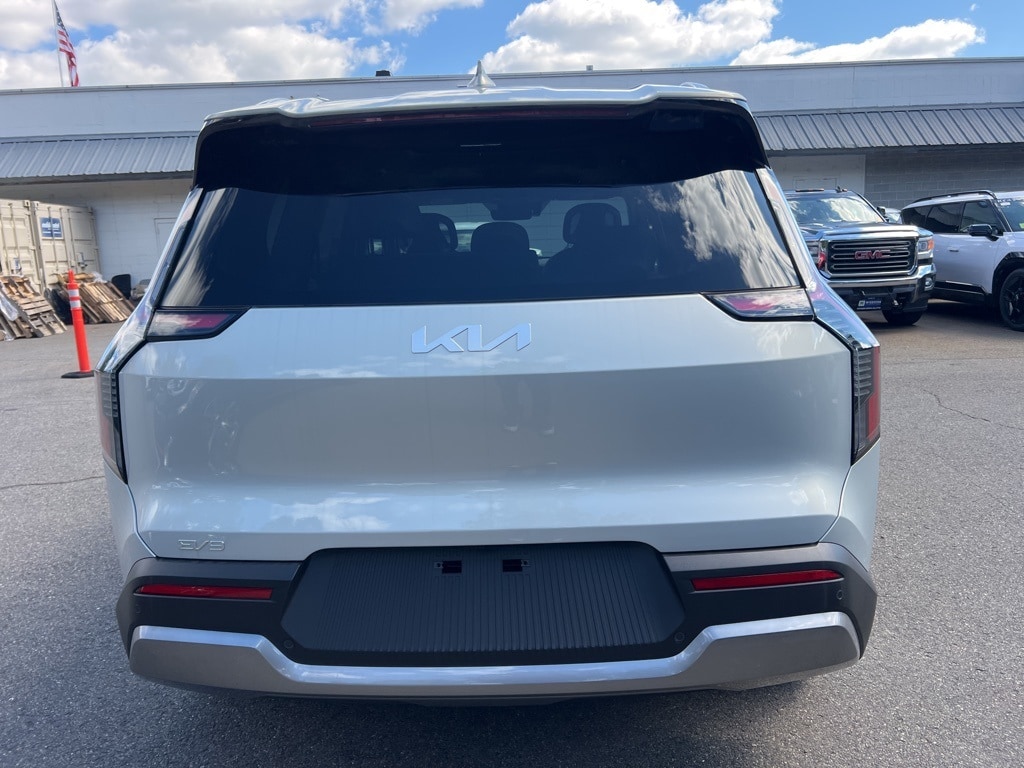 New 2026 Kia EV9 Wind SUV