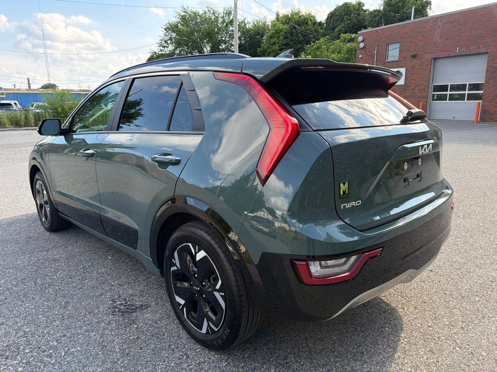Used 2024 Kia Niro EV Wave SUV