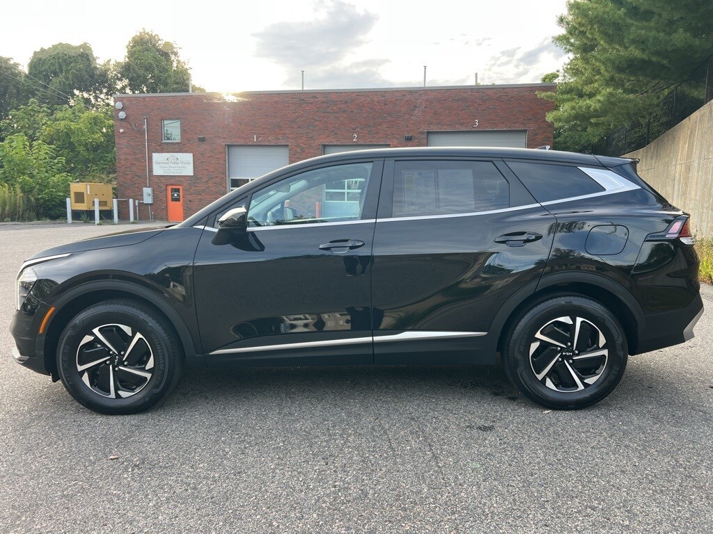 2023 Kia Sportage Hybrid LX photo 2
