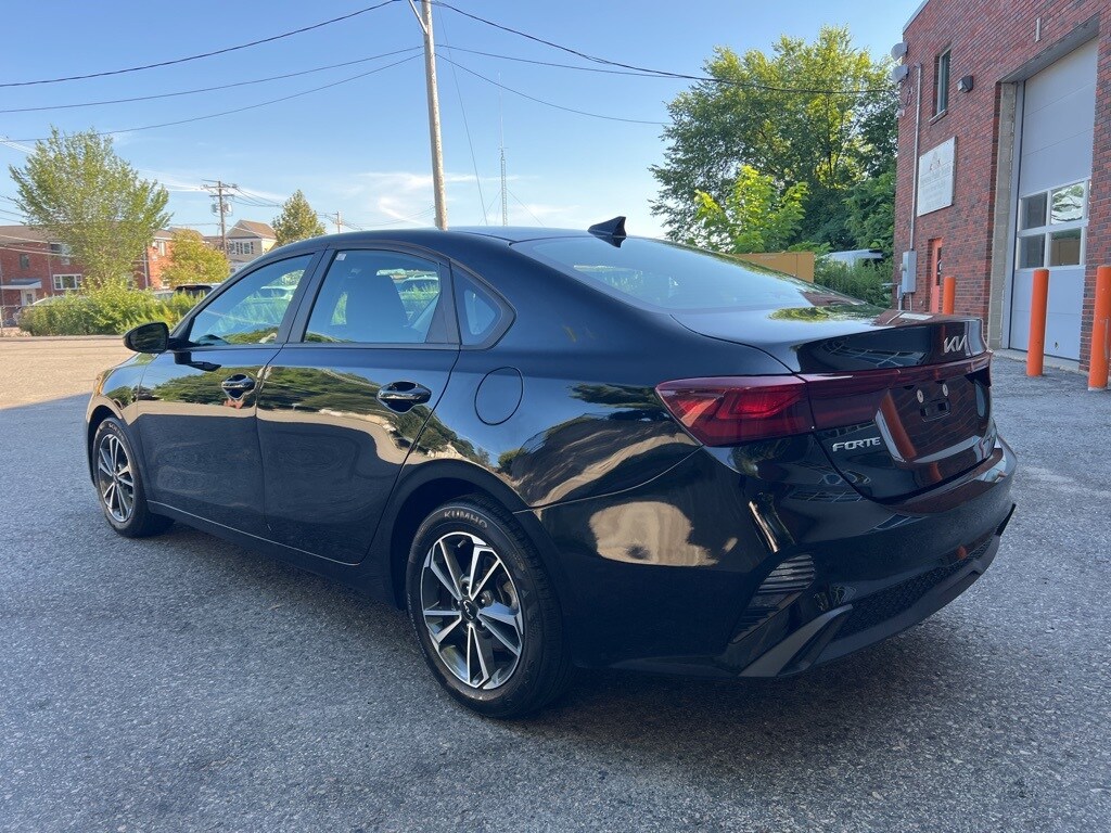 2022 Kia Forte LXS photo 2