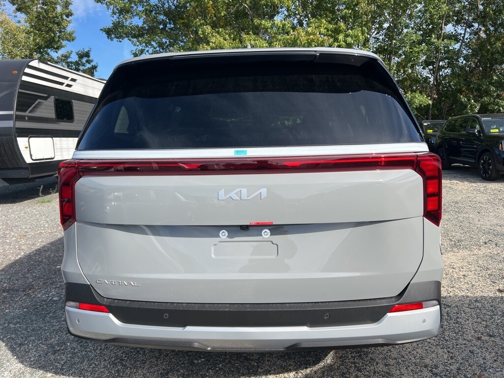 2026 Kia Carnival EX photo 3