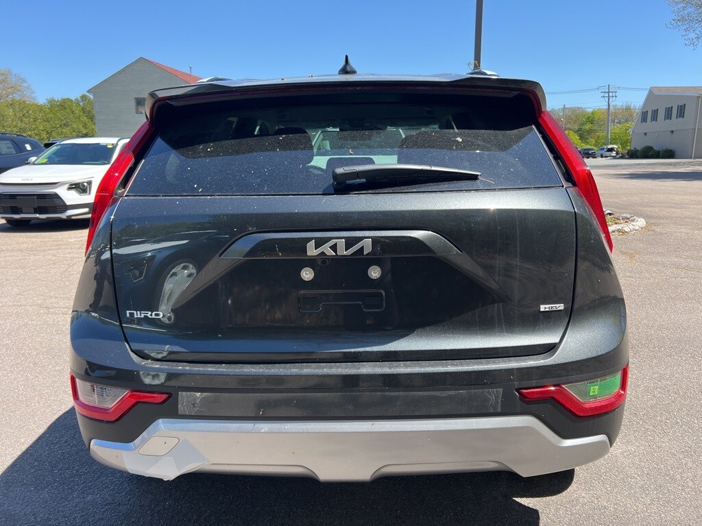 2025 Kia Niro LX photo 3