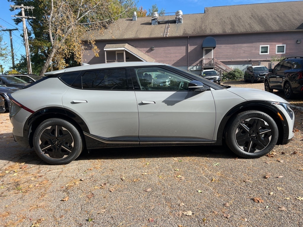 New 2025 Kia EV6 Wind SUV