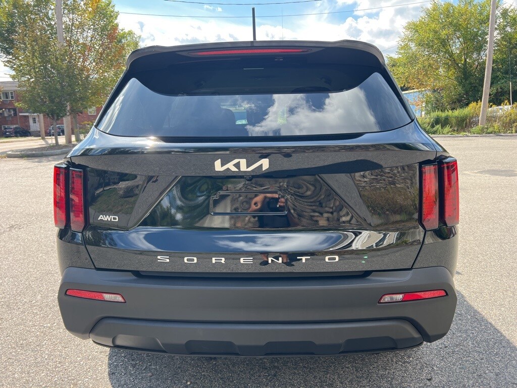 2022 Kia Sorento LX photo 3