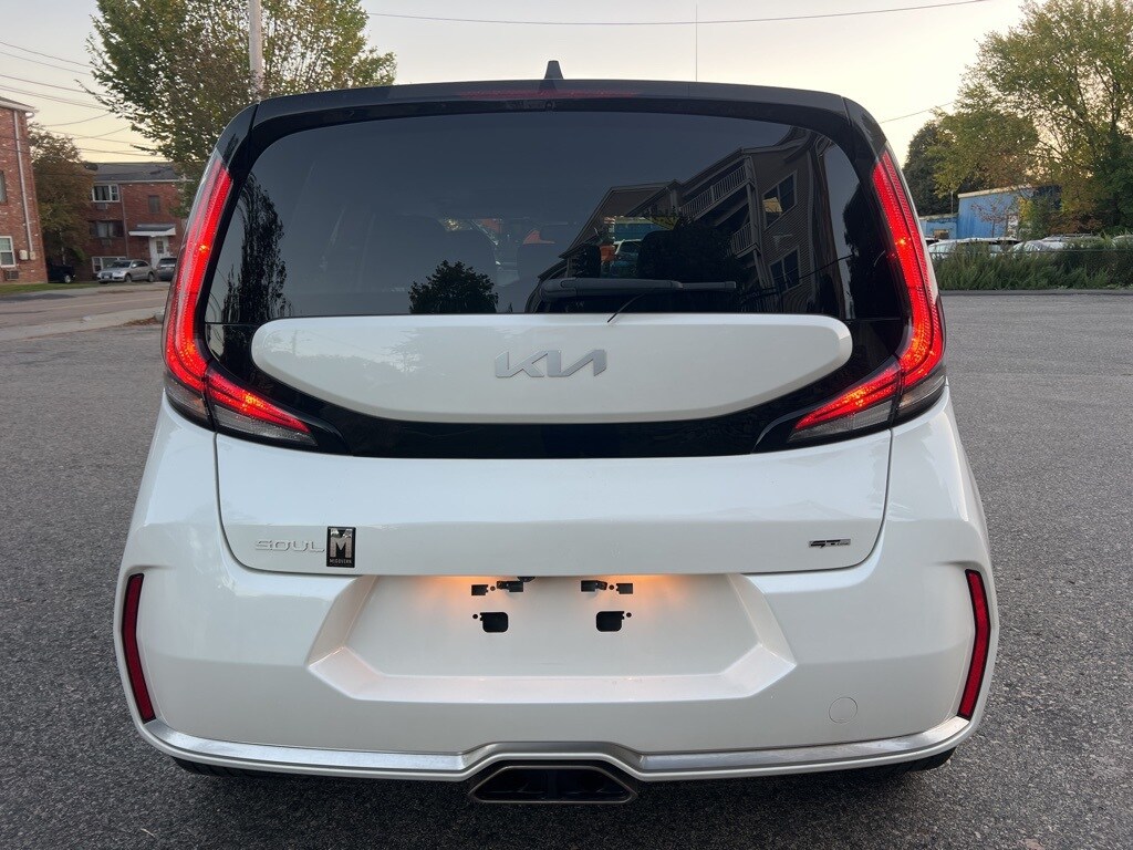 2023 Kia Soul GT-Line photo 4