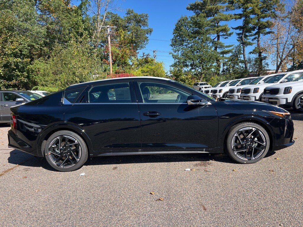 2025 Kia K4 GT-Line photo 4
