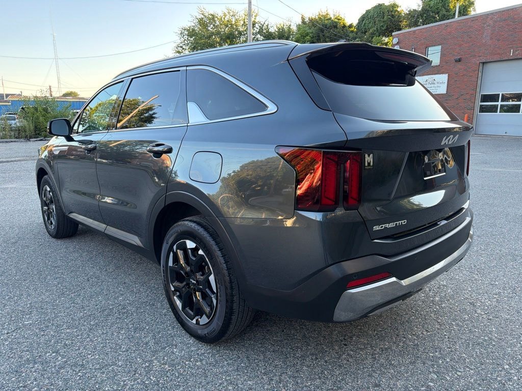 Used 2025 Kia Sorento S SUV
