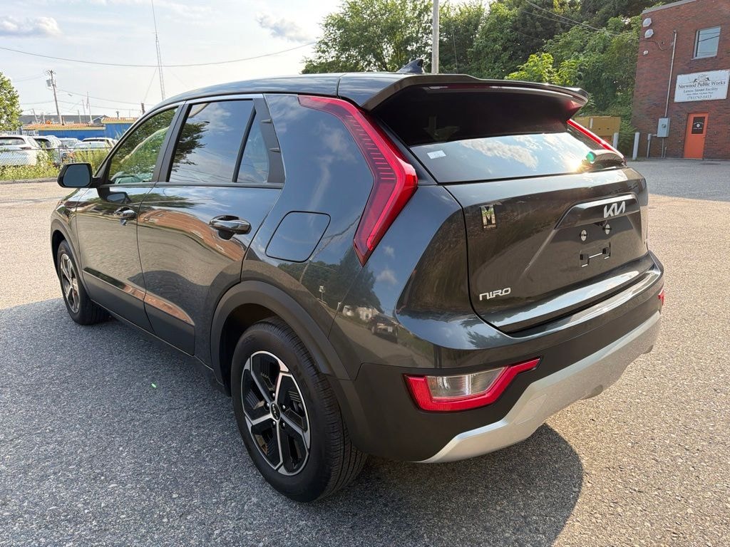 Used 2023 Kia Niro LX SUV