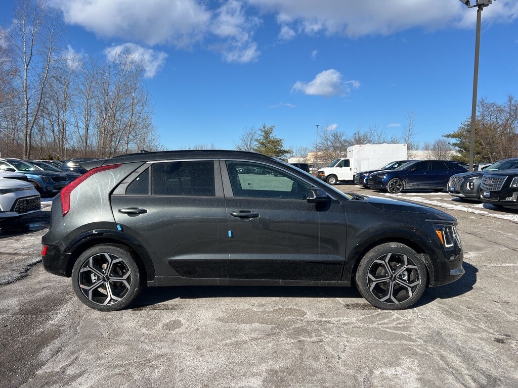 2025 Kia Niro Plug-In Hybrid SX Touring photo 4