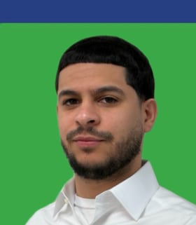 Staff member Anthony Nin from e228b5ee6732