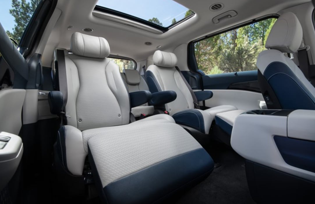 Kia Carnival Hybrid interior and seating