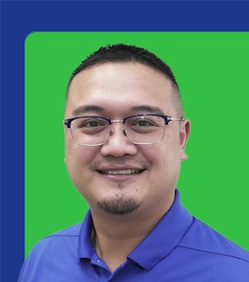 Staff member Michael Sorm from e228b5ee6732