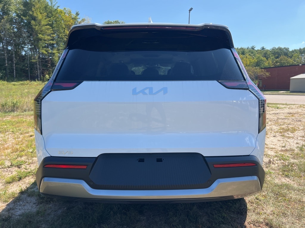 New 2026 Kia EV9 Wind SUV