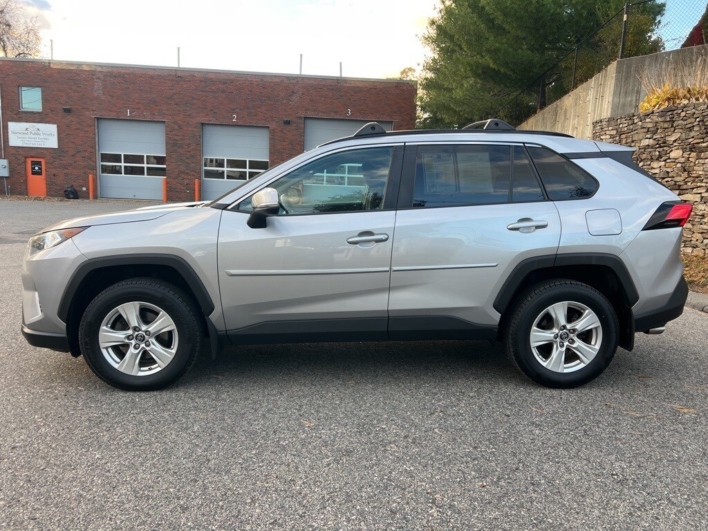 2019 Toyota RAV4 XLE photo 2