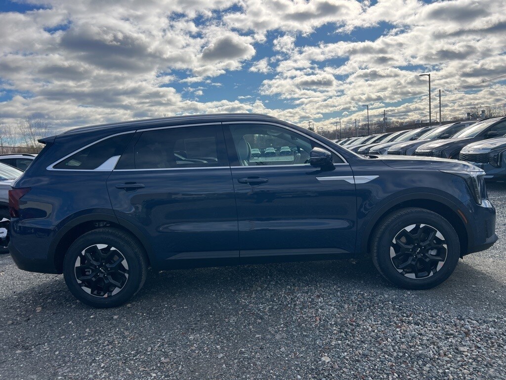 2026 Kia Sorento S photo 4