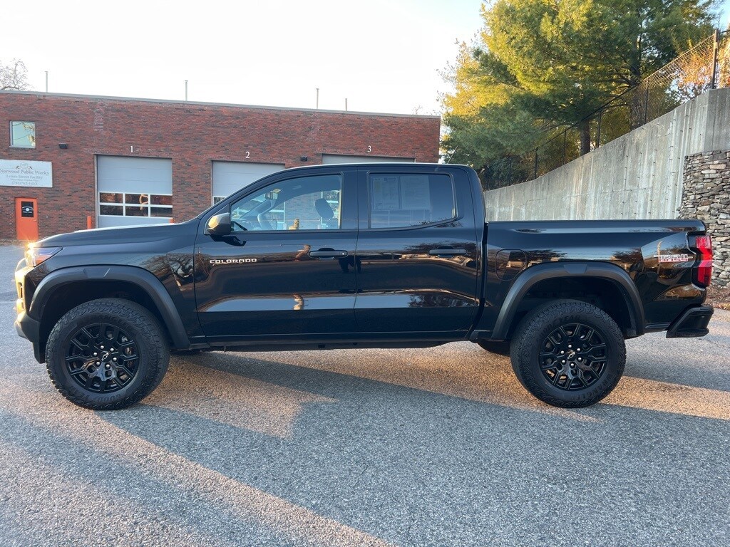 2024 Chevrolet Colorado Trail Boss photo 2
