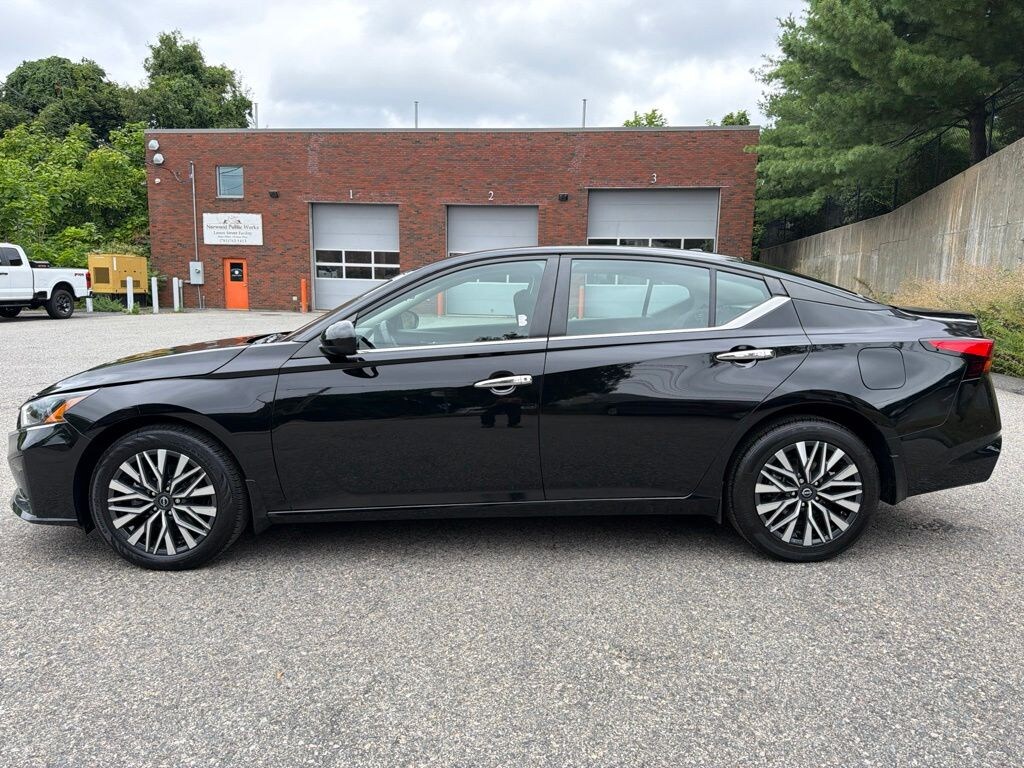 Used 2023 Nissan Altima 2.5 SV Sedan