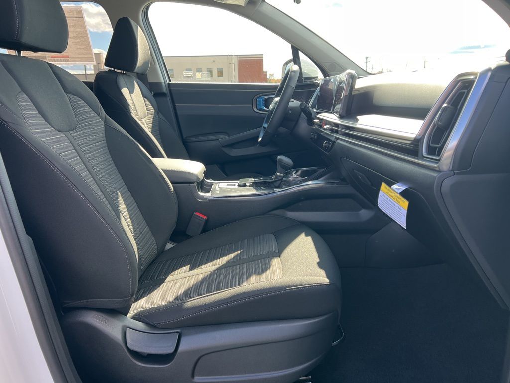 2026 Kia Sorento LX - Photo 14