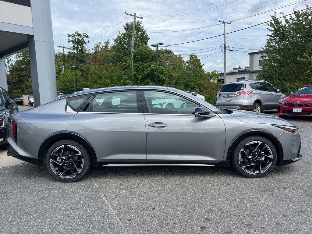 2025 Kia K4 GT-Line photo 3