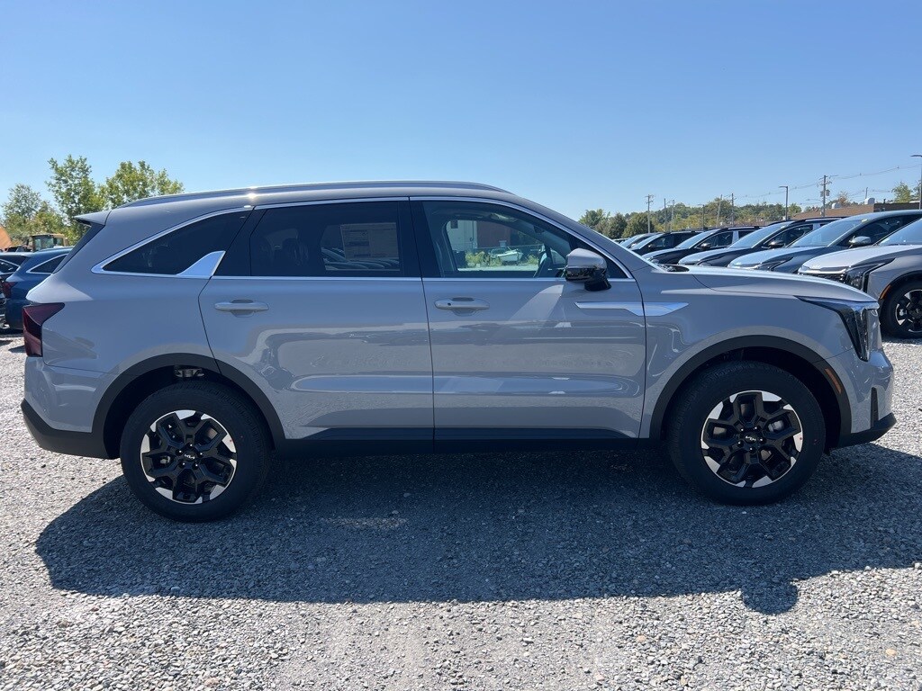 2026 Kia Sorento S photo 2