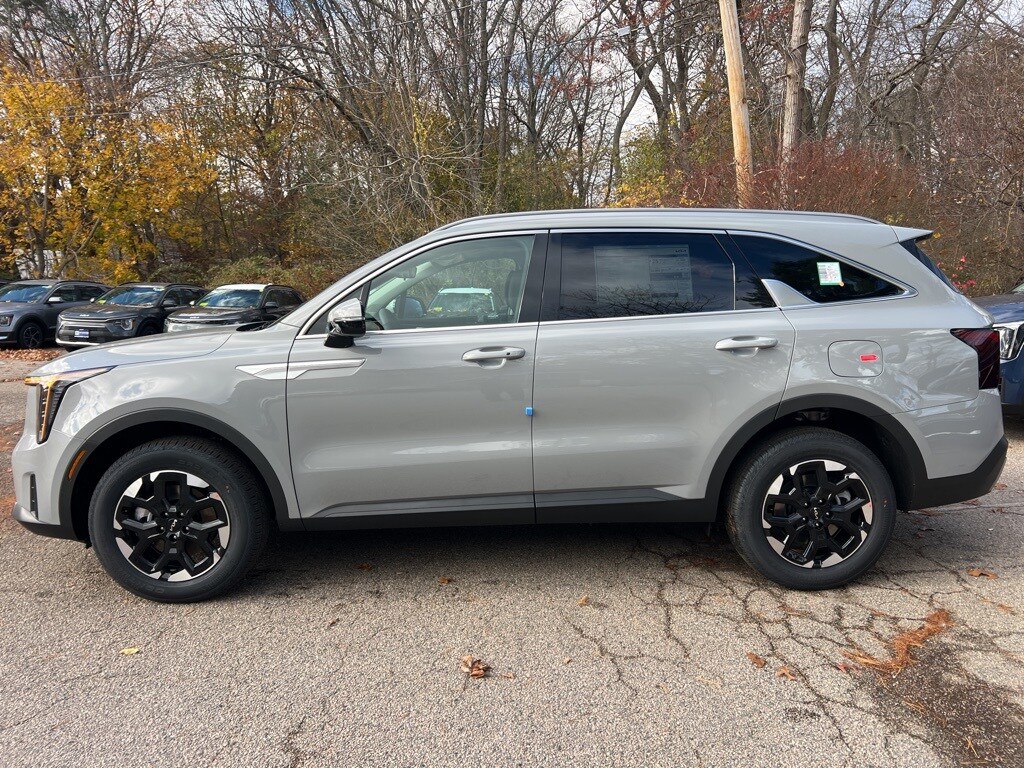 2026 Kia Sorento S photo 2