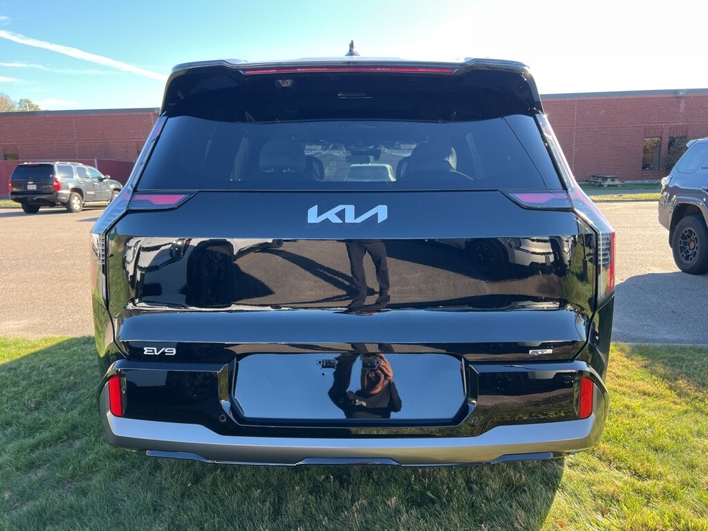 2026 Kia EV9 GT-Line photo 3