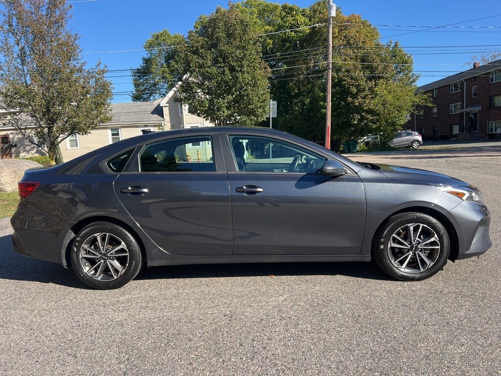 2023 Kia Forte LXS photo 4