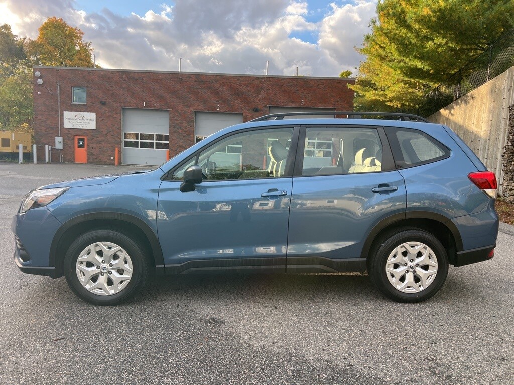 2022 Subaru Forester Base photo 2