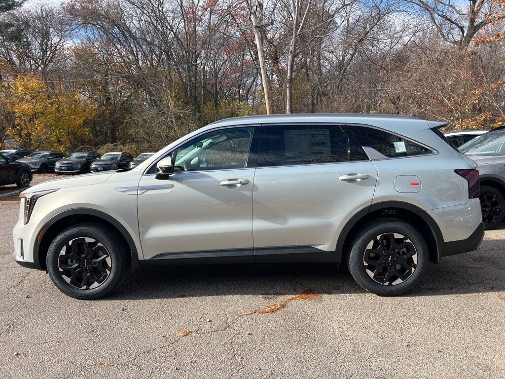 2026 Kia Sorento S photo 2