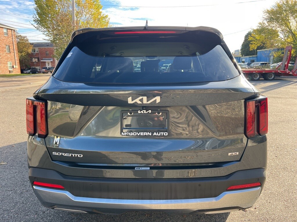 2025 Kia Sorento S photo 4