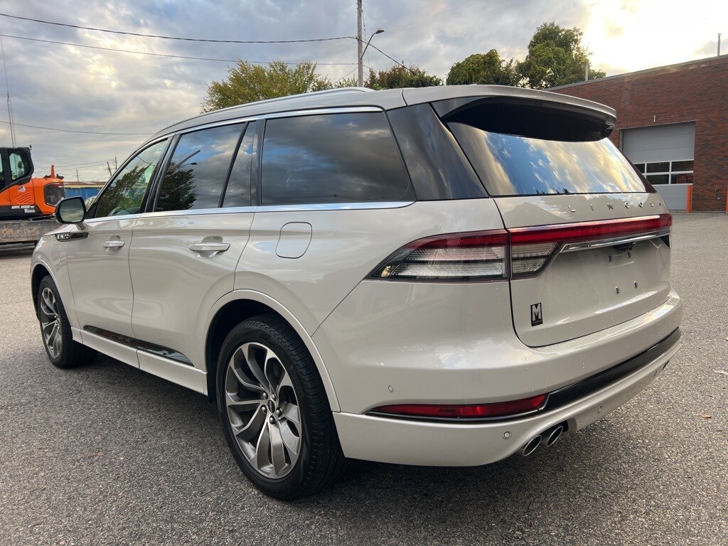 2020 Lincoln Aviator Grand Touring photo 3