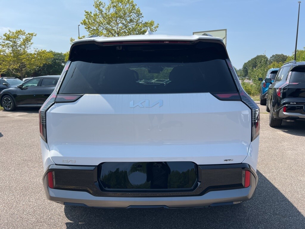 2026 Kia EV9 GT-Line photo 3