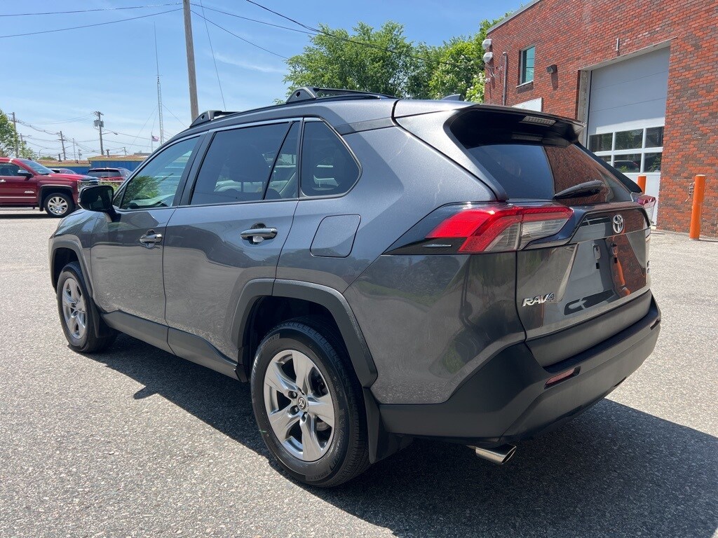 2022 Toyota RAV4 XLE photo 3