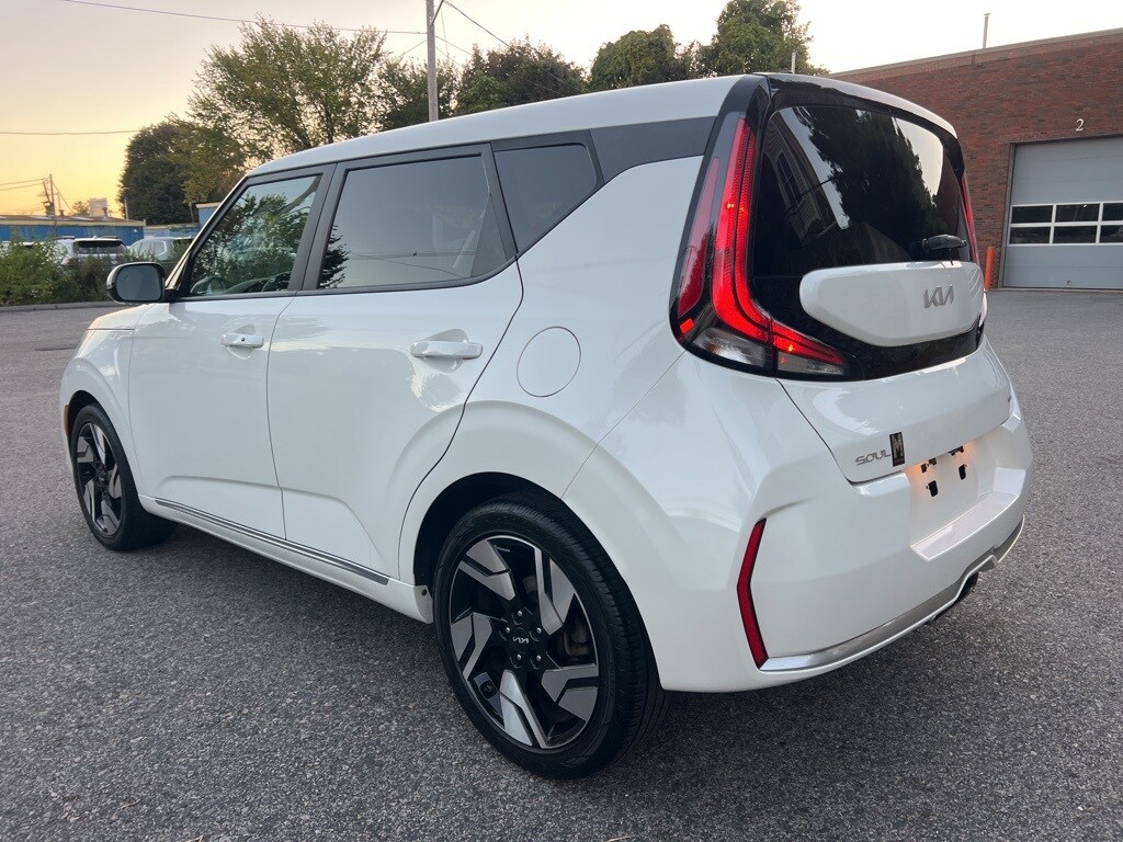 2023 Kia Soul GT-Line photo 3