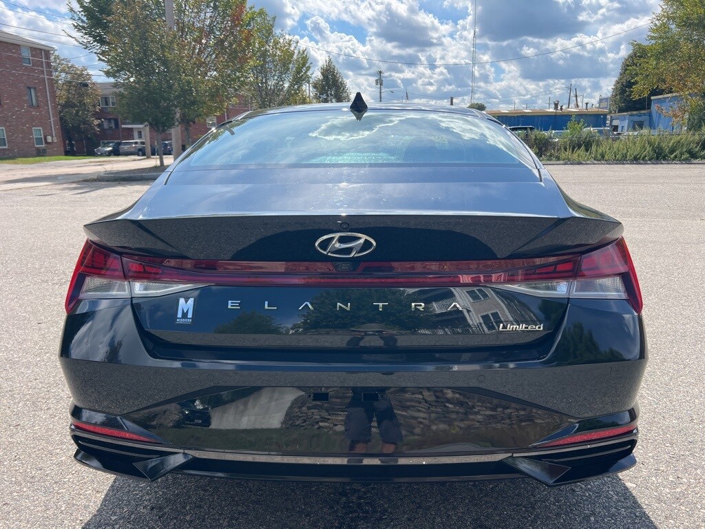 Used 2022 Hyundai Elantra Limited Sedan