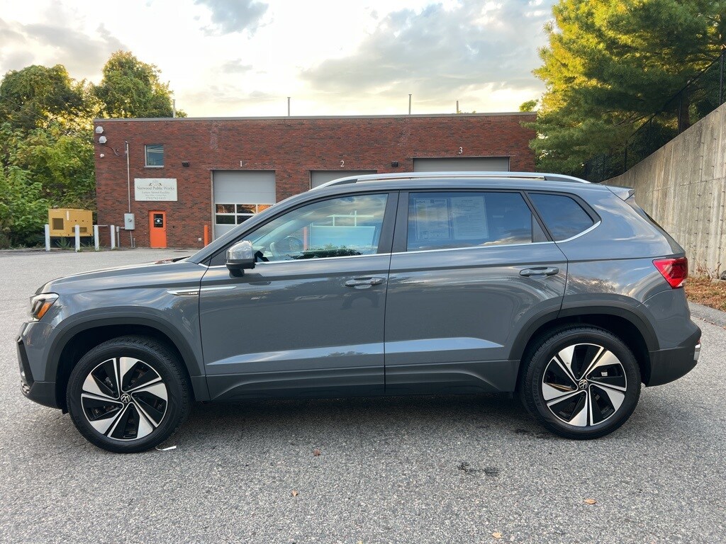 2024 Volkswagen Taos SE photo 2