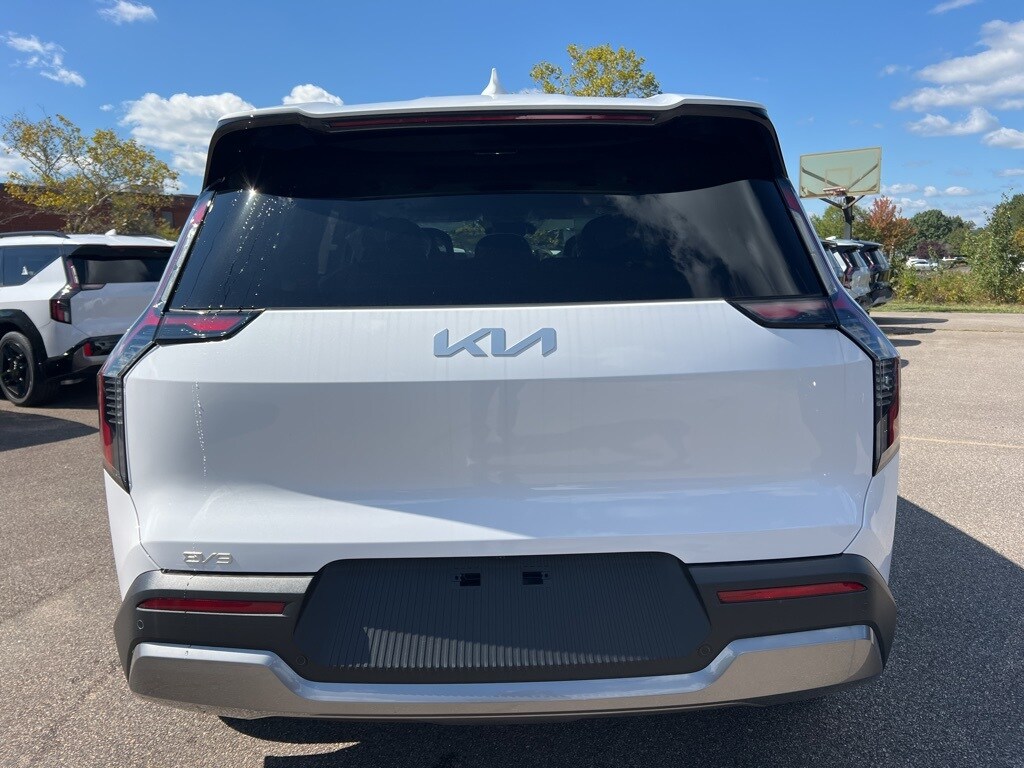 New 2026 Kia EV9 Wind SUV