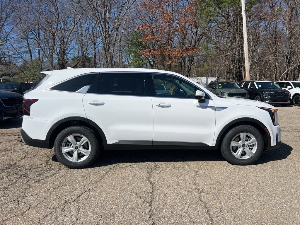 2025 Kia Sorento LX photo 4