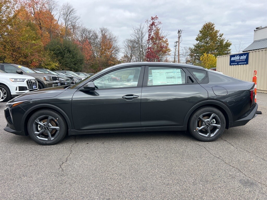 New 2025 Kia K4 LXS Sedan