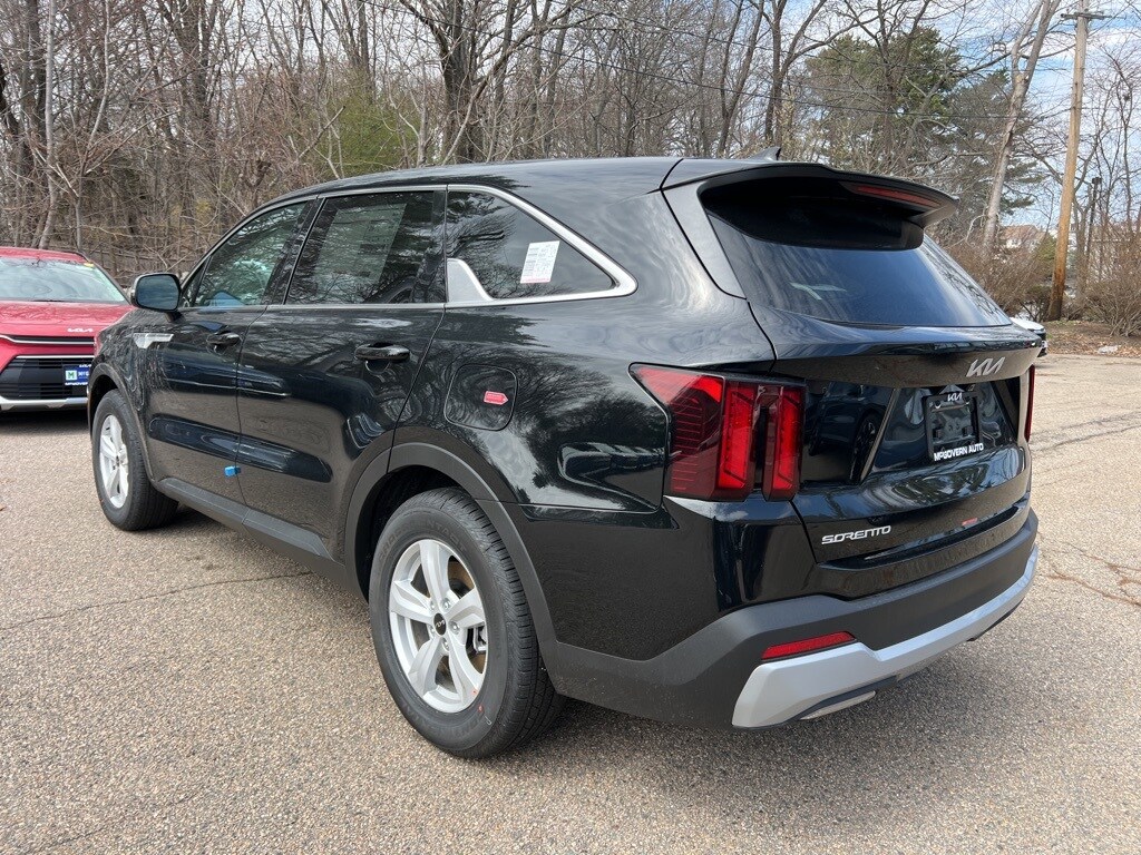 2025 Kia Sorento LX photo 2