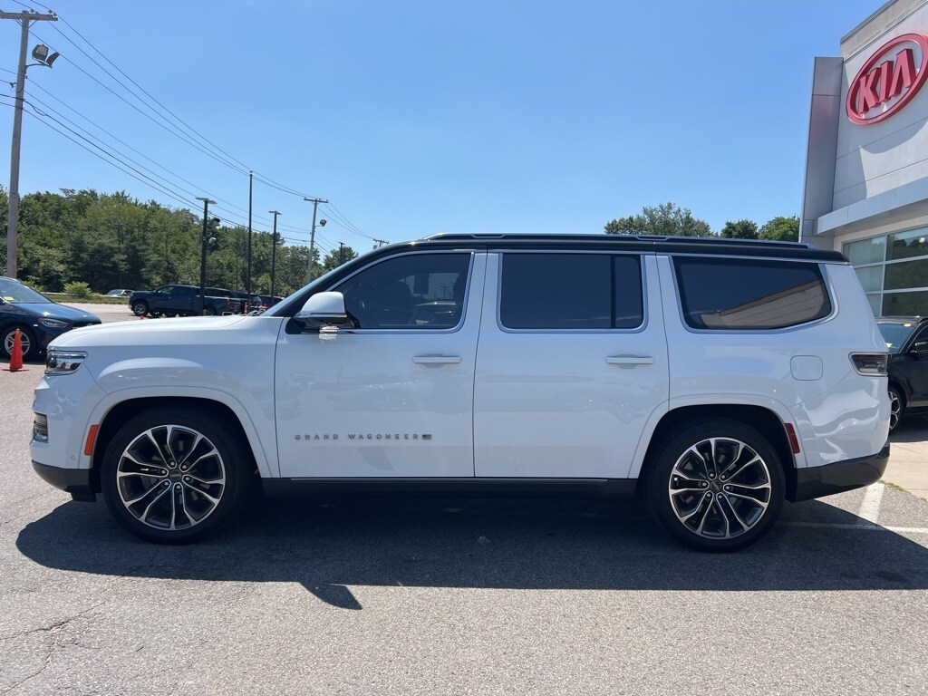2022 Jeep Grand Wagoneer III photo 2